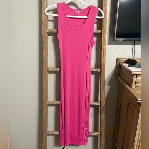 SUNDRY Ribbed Pink Snap Dress - Picture 2 of 5